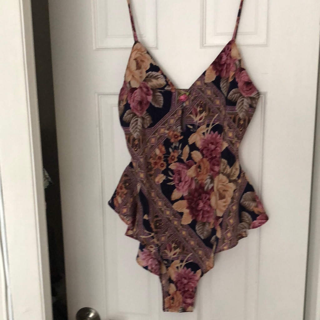 Beautiful  Brand New Women Sleepware By Circa 2000